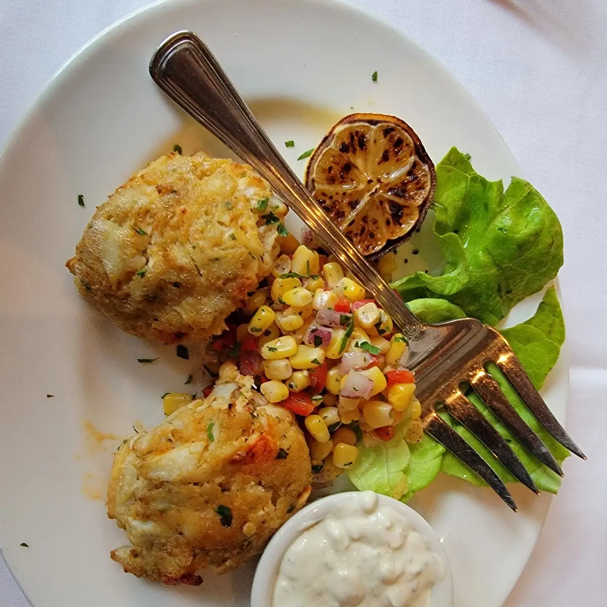 Lobster and Crab Cakes Servet