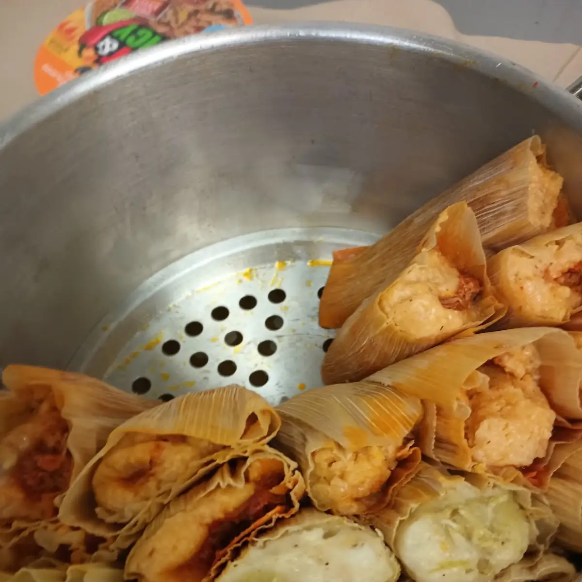 Tamales De Pollo En Salsa Verde