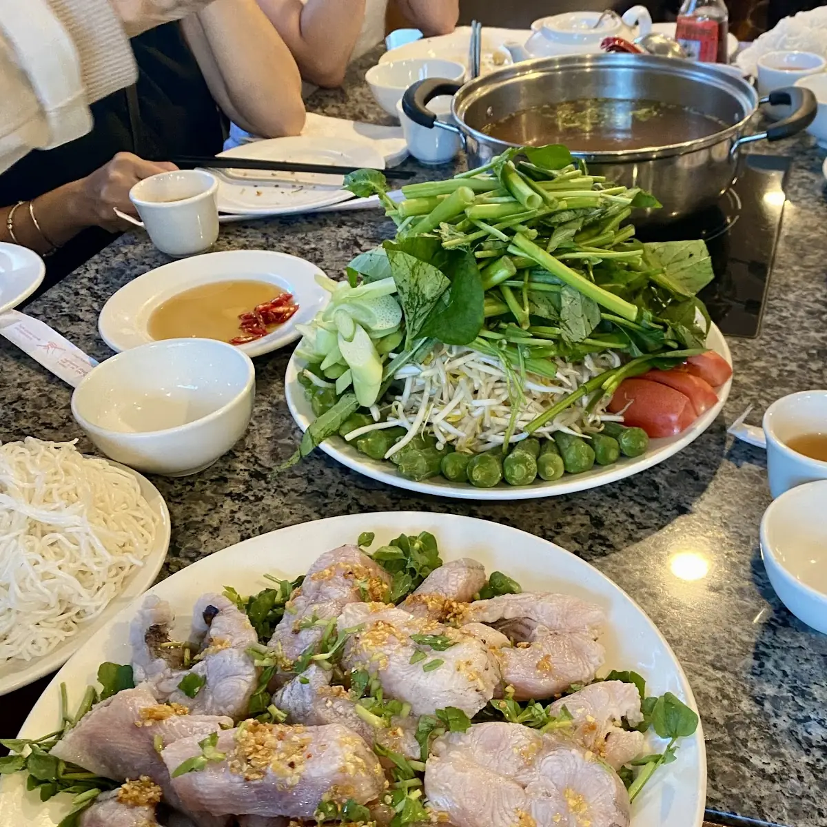 Lau Canh Chua CA Bong Lau