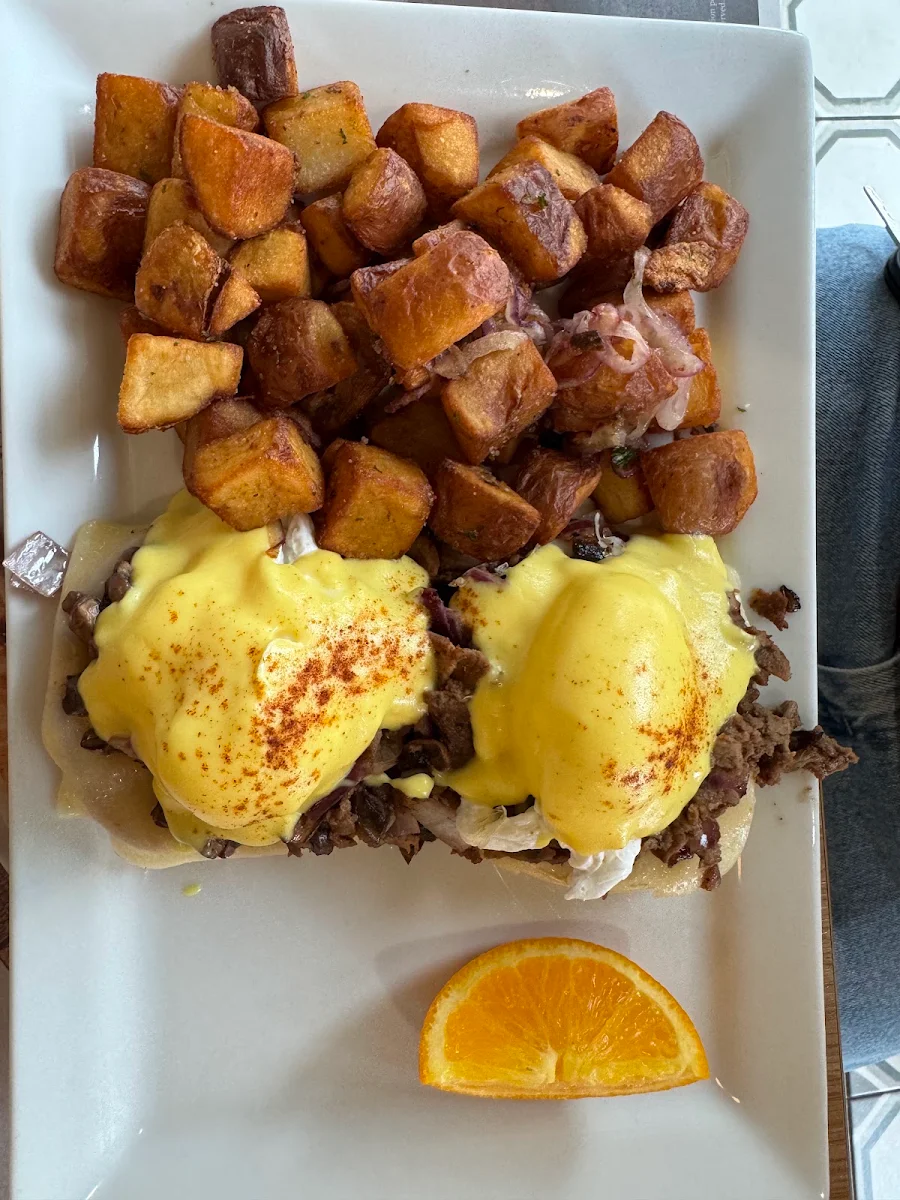 Angus Egg Benedict, Pür & Simple
