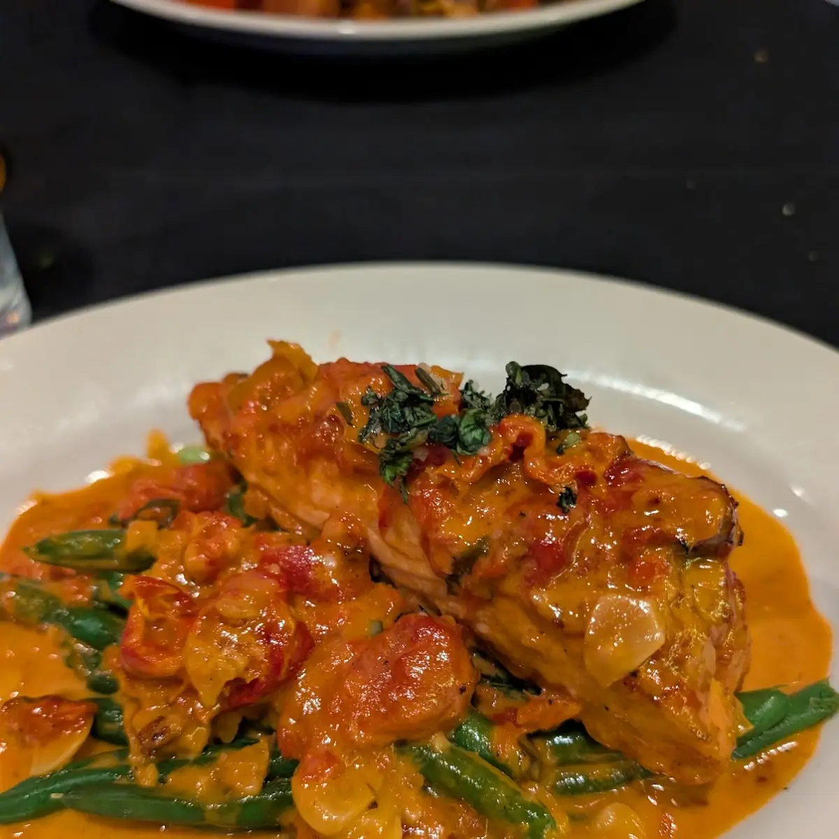 Salmon with Sun Tried Tomatoes over String Beans