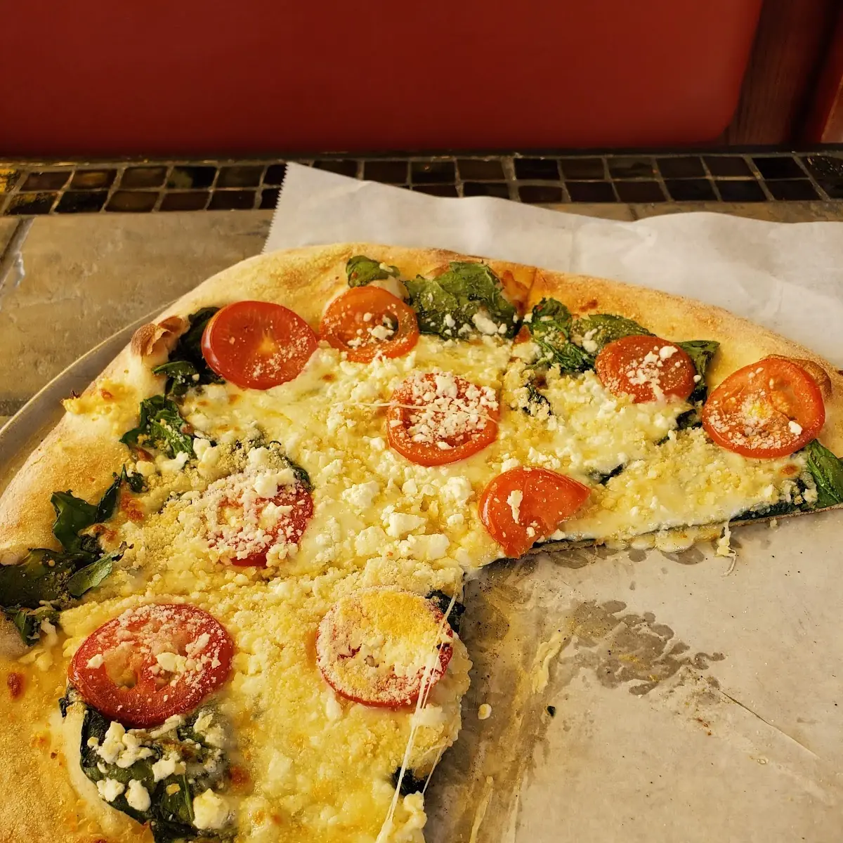 Cipolla Pizza with Sliced Tomatoes