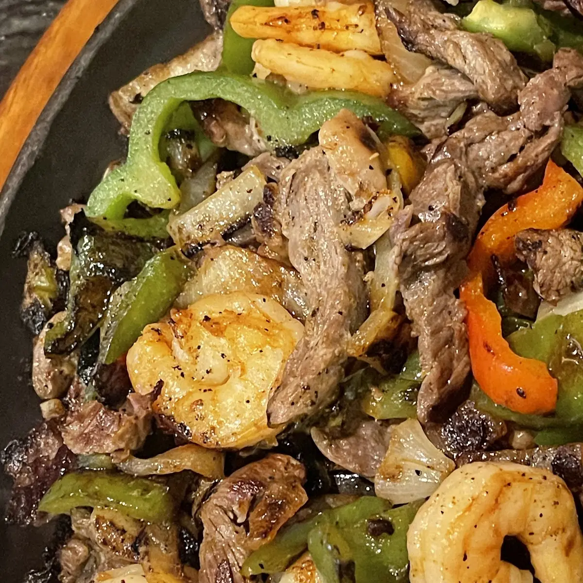 Stek & Shrimp Fajitas