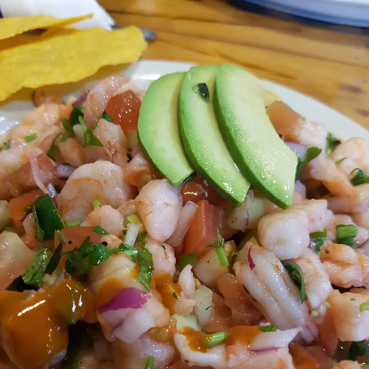 Tostada de Ceviche Camarón Y Pescado