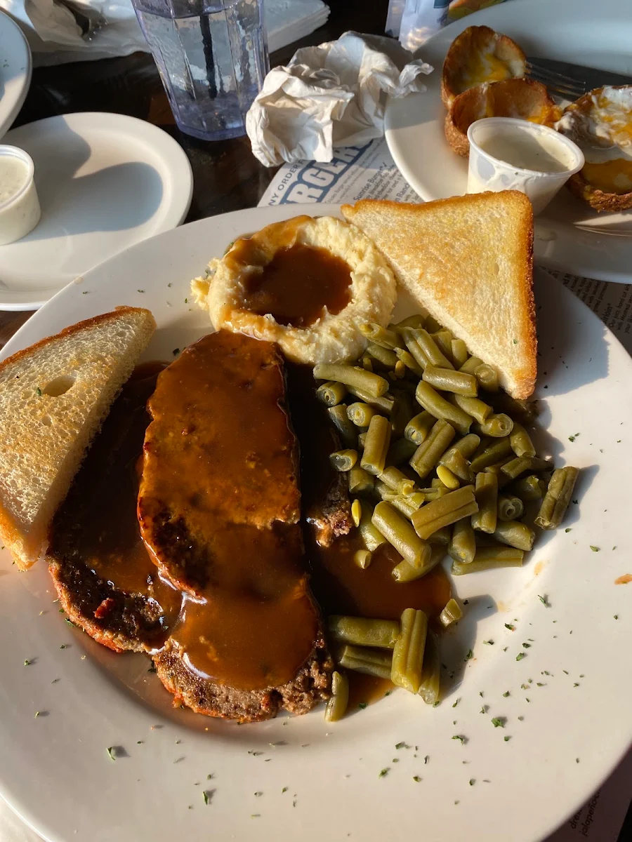 Meatloaf Mashed Potatoes with Gravy & Green Beans
