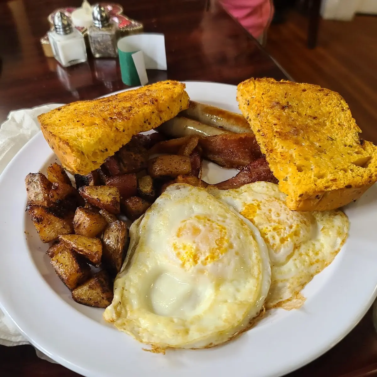 Corned Beef Hash Omelet with Home Fries and Rye Toast