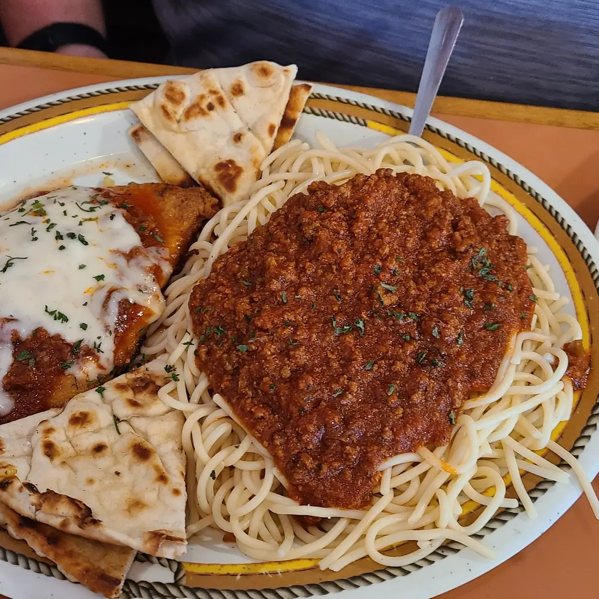 Spaghetti Plate w Garlic Bread