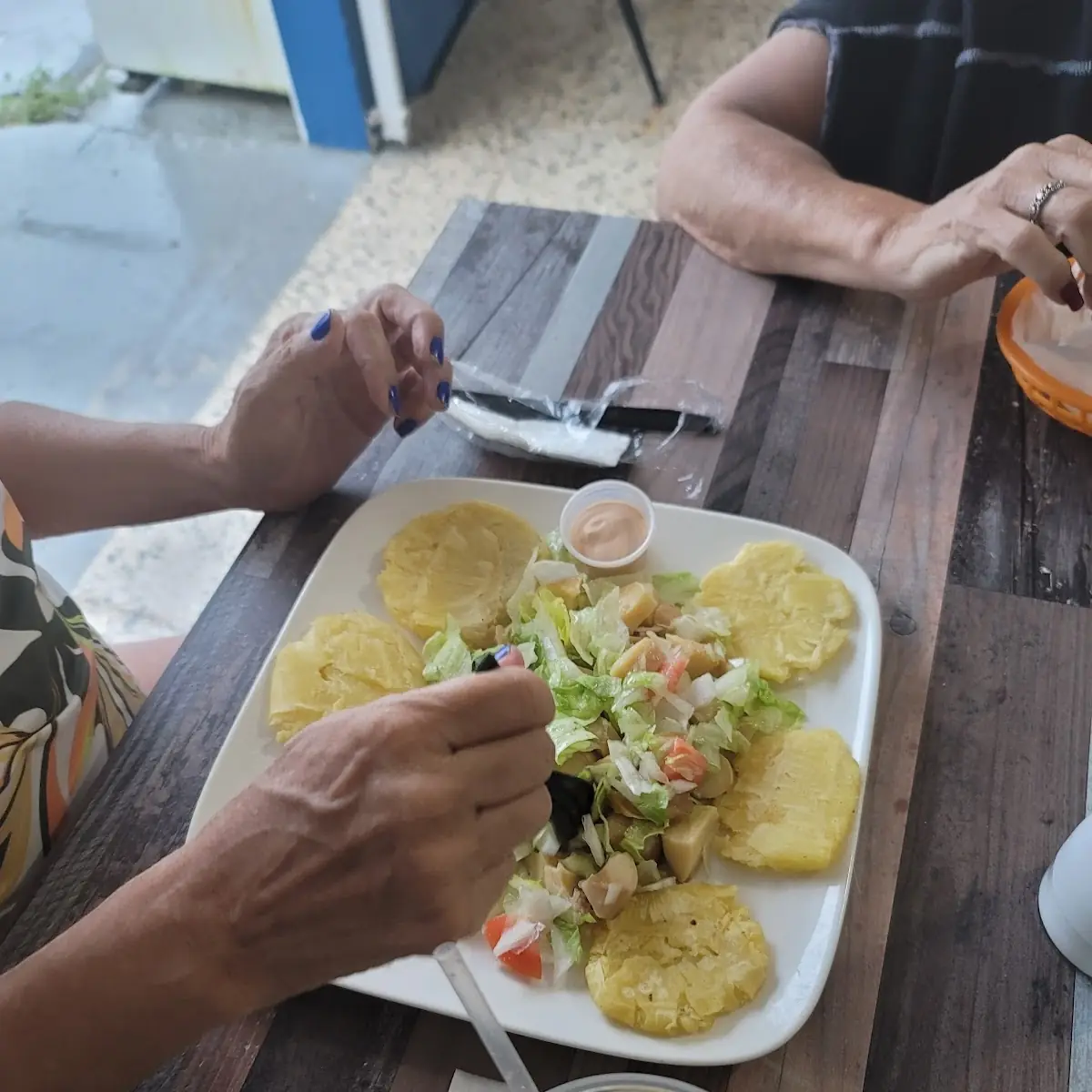 Yuca Con Camarones Empanizados