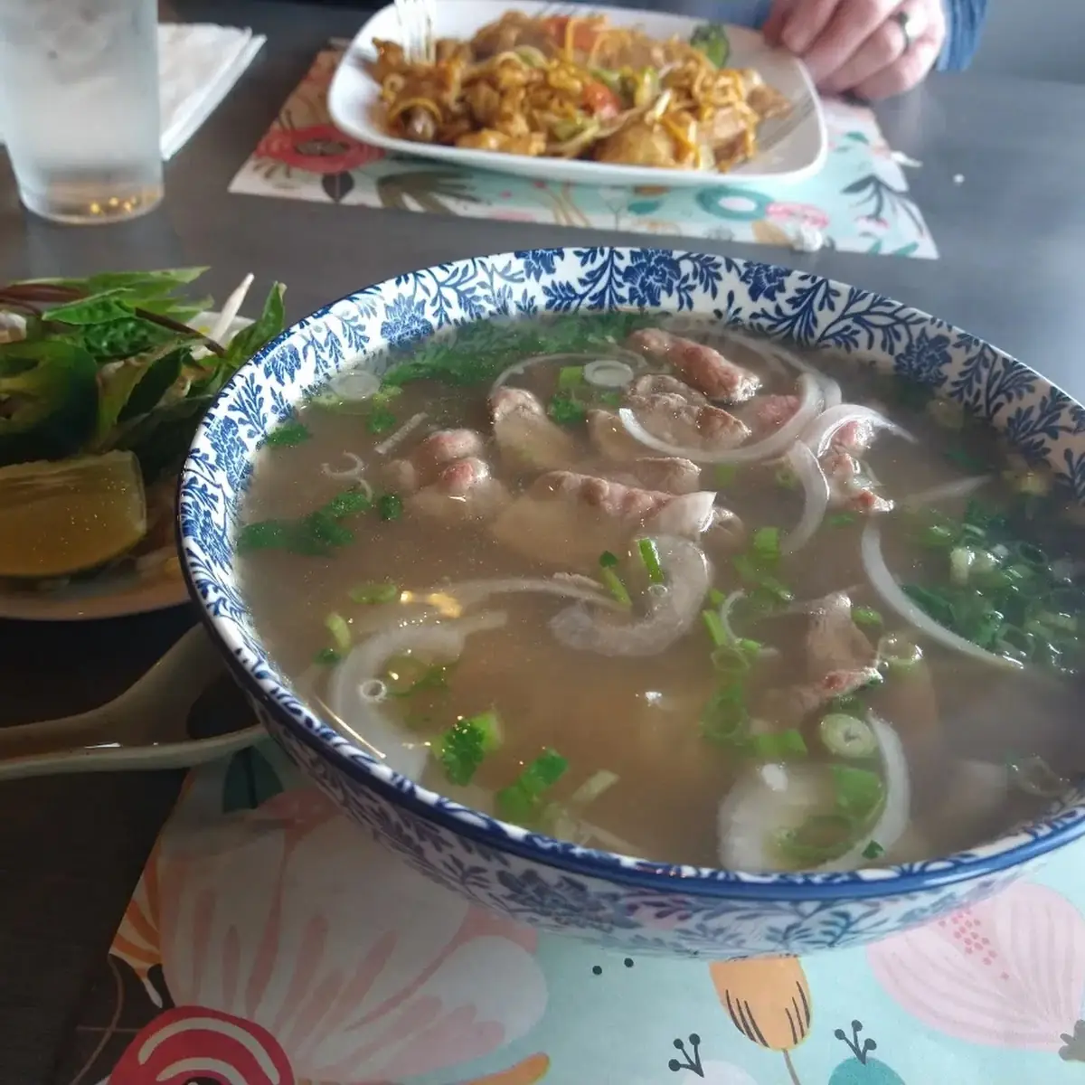 Eye Round Pho