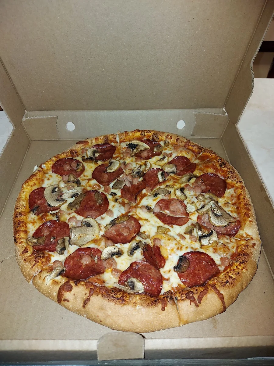 Canadian Pizza, Gisele's Pizzeria Southside