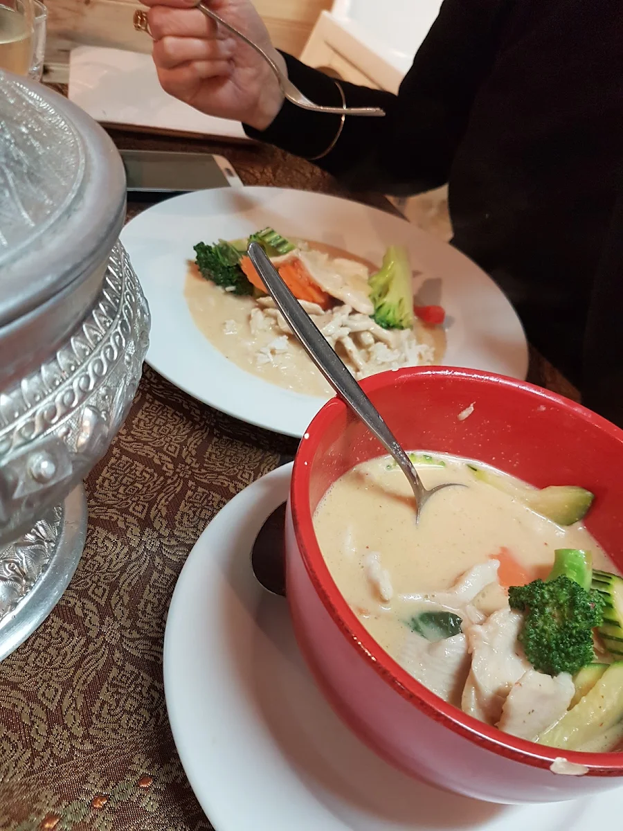Red Chicken Curry, Moruya Thai Restaurant