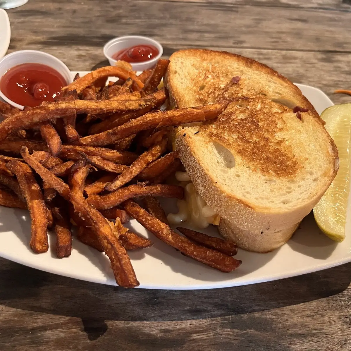 Mac & Cheese Stuffed Grilled Cheese