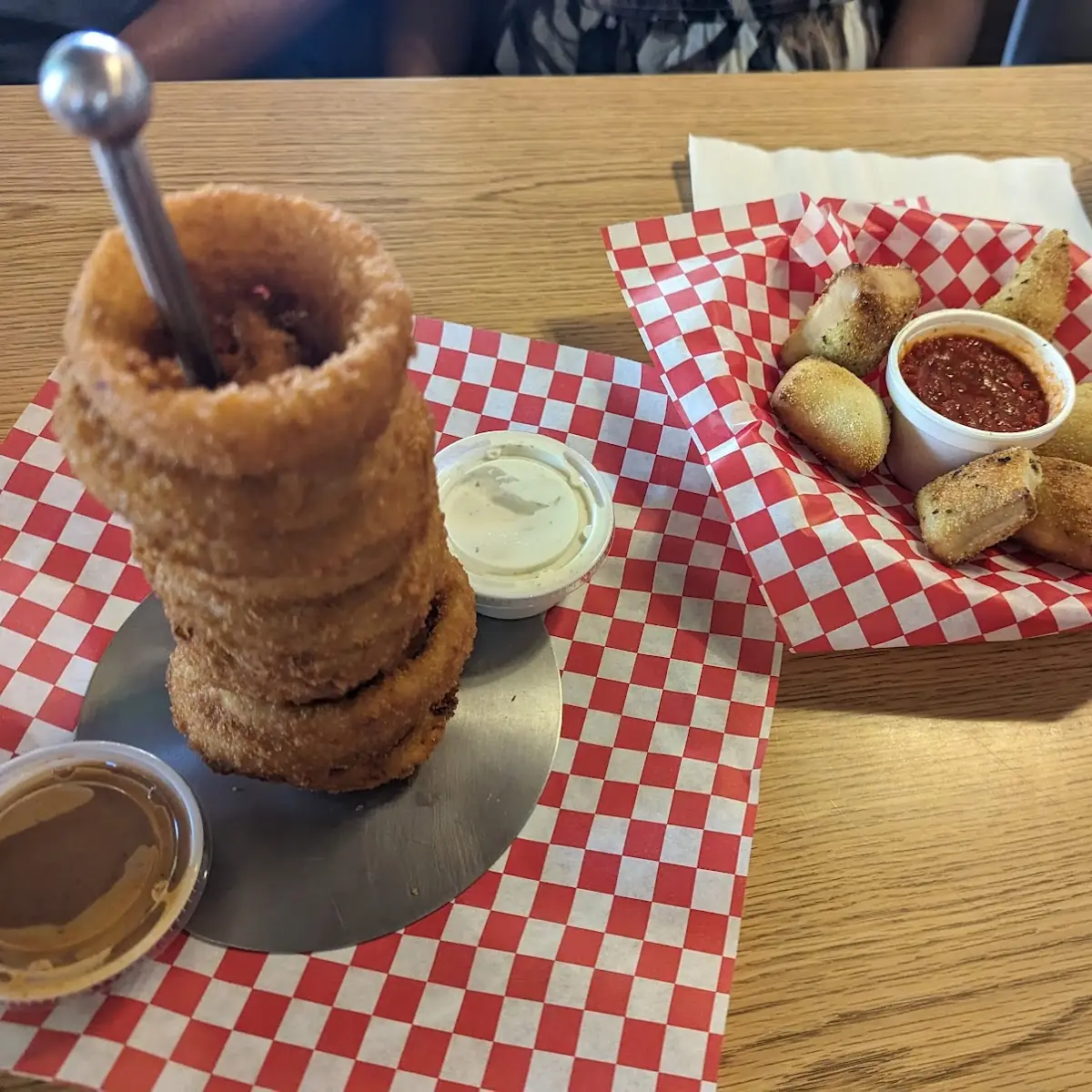Crispy Onion Rings with Dipping Sauce