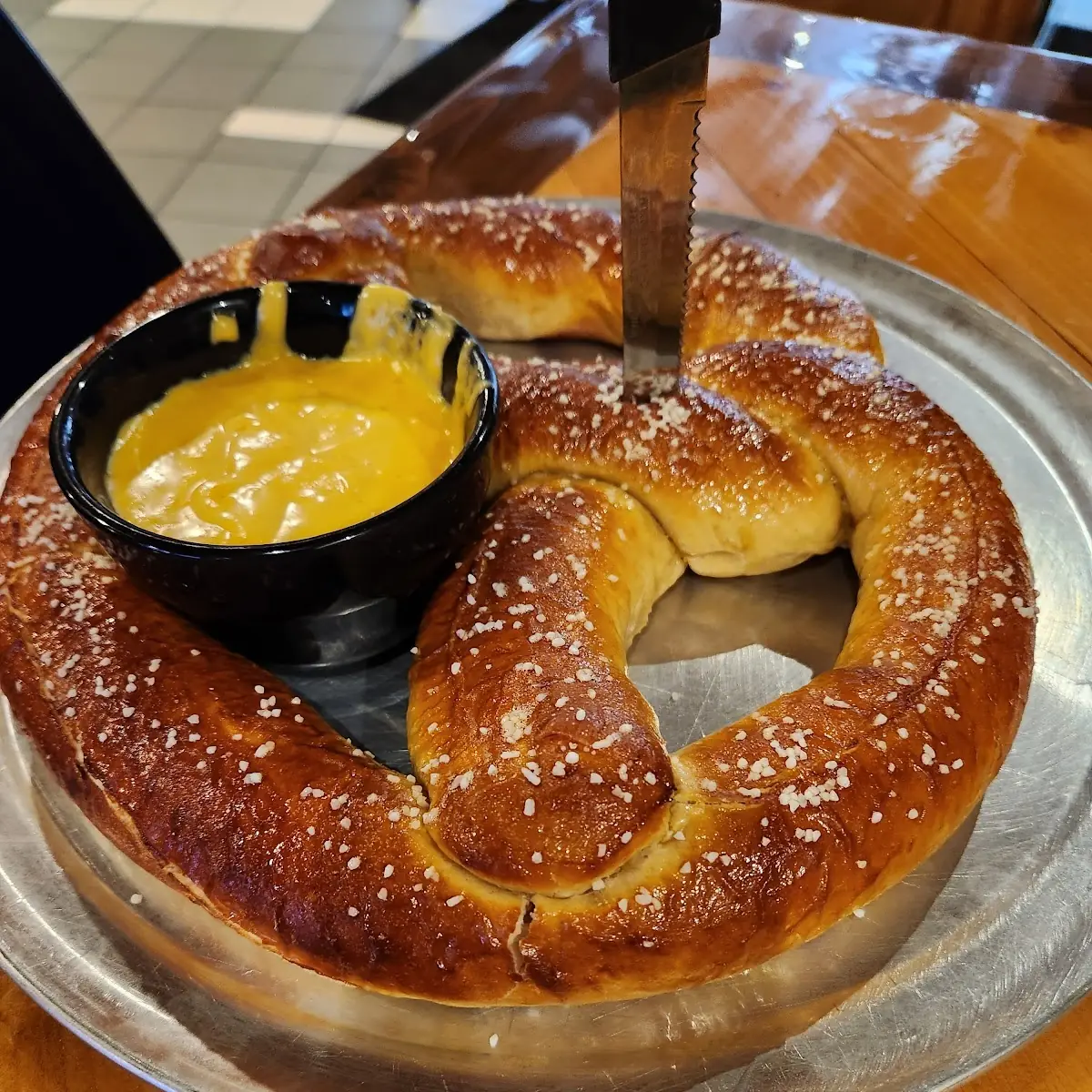 Hot Pretzel with Cheese Sauce