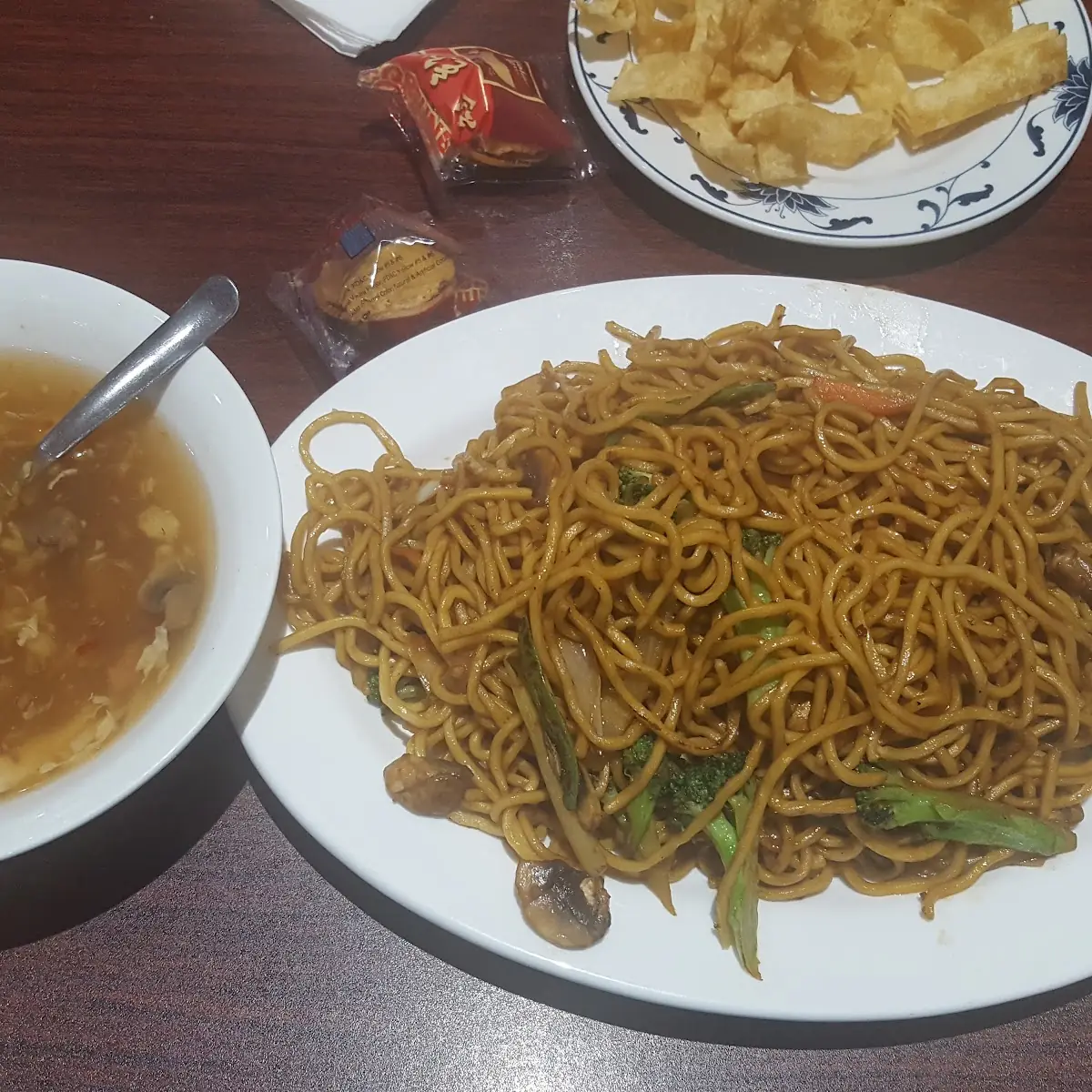 Hot&Sour Soup Vegetable Lo Mein