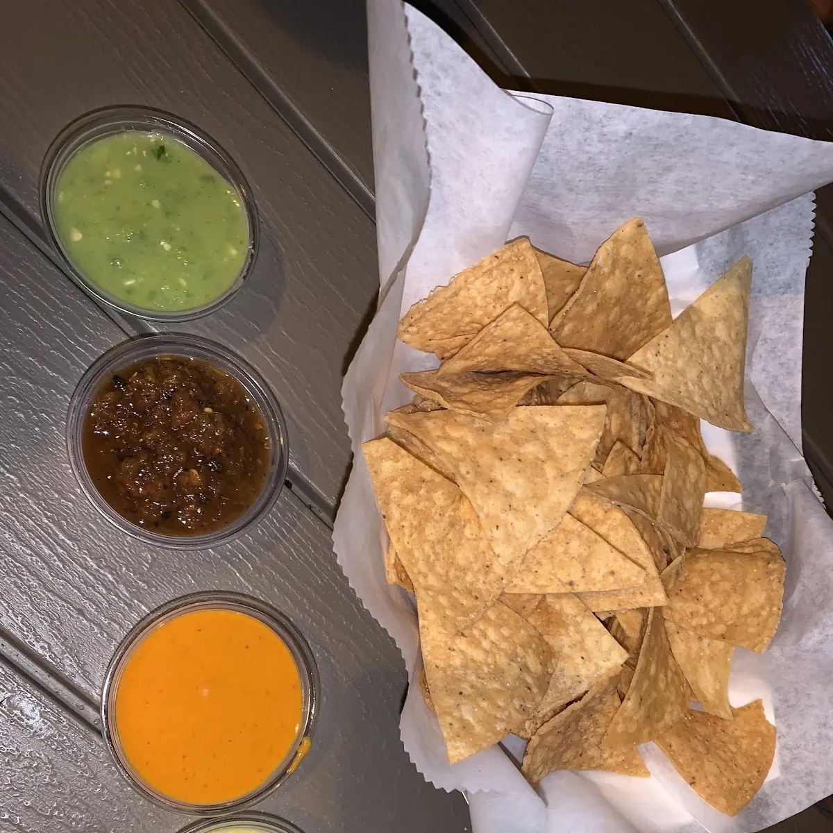 Guacamole 4oz and Chips