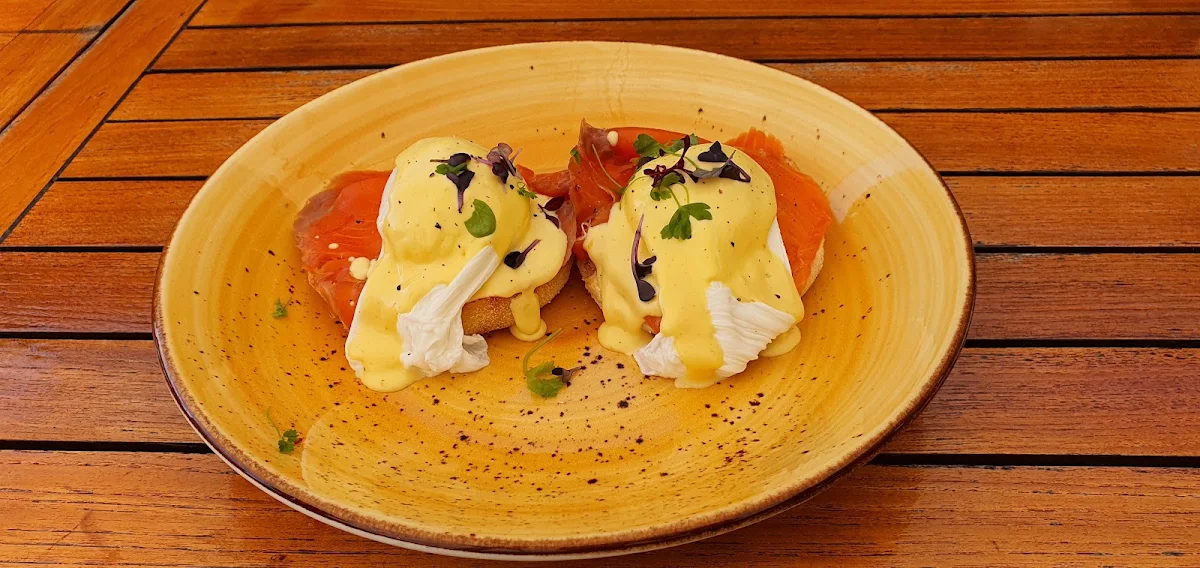 Eggs Benedict, Echo on the Marina Roseville