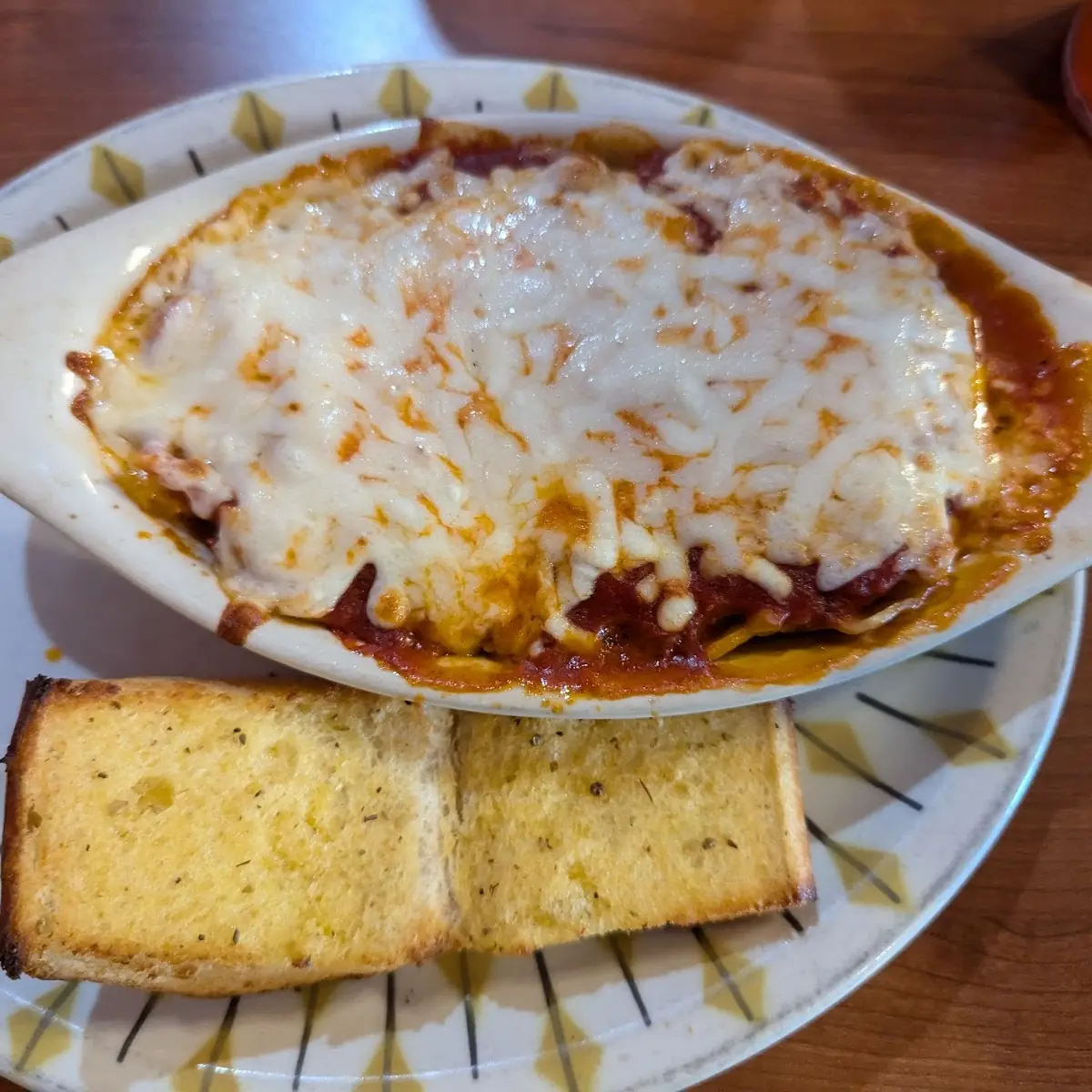 Lasagna with Garlic Bread