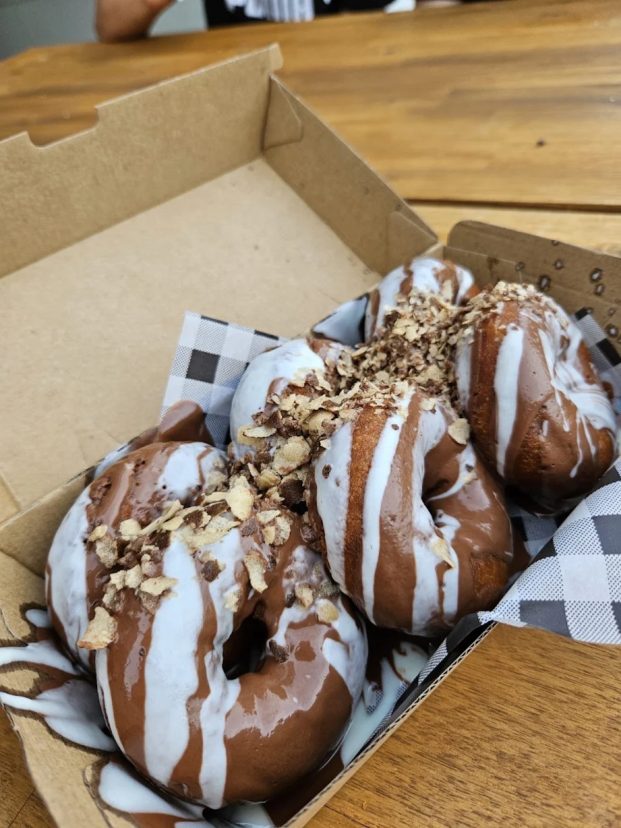 Kinder Loaded Donuts, Burgerchino