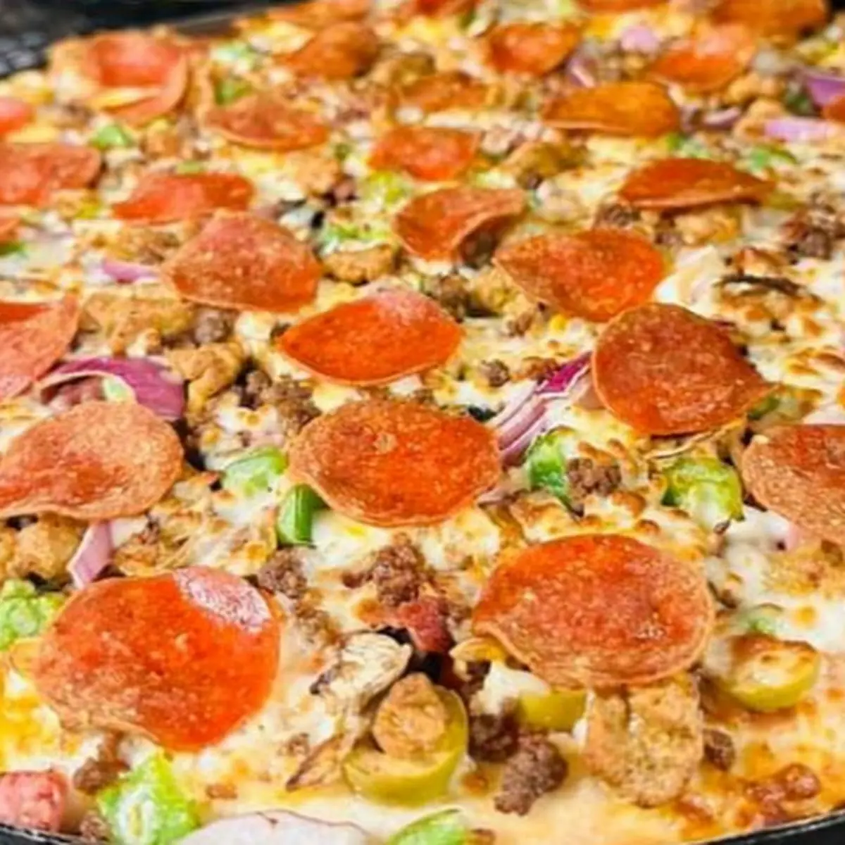 Large Deluxe Pizza