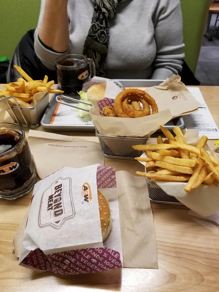 Beyond Meat Frite Rondelle Et Rootbeer, A&W Canada