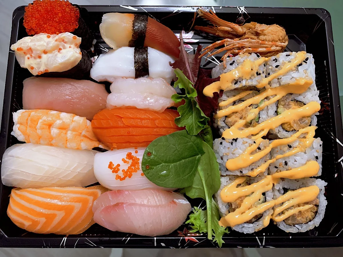 Assorted Sushi Combo 16pcs, Miku Sushi