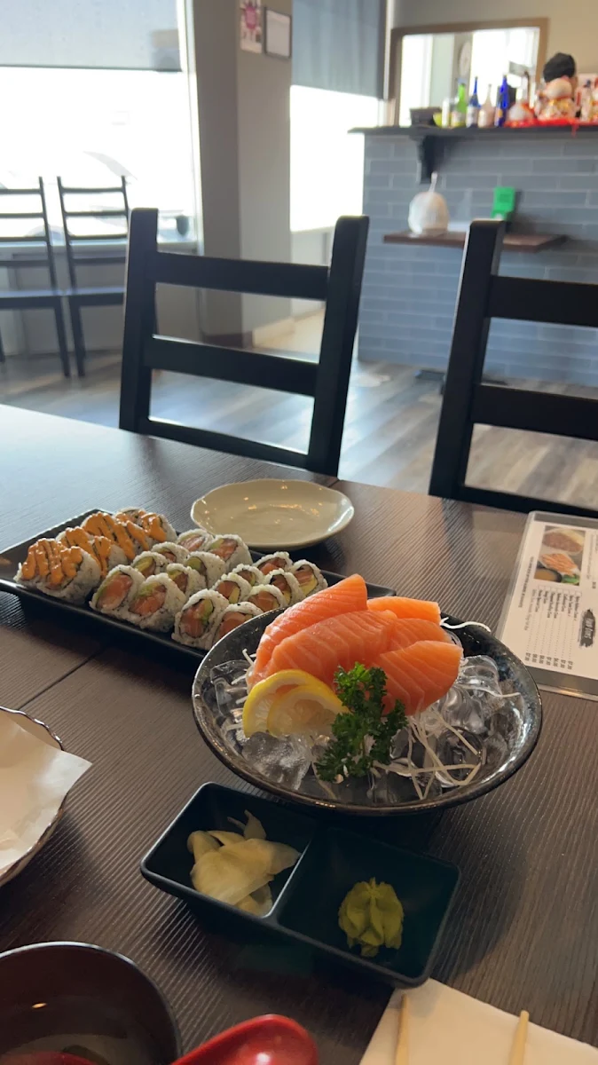 Salmon Avocado Roll, Miku Sushi