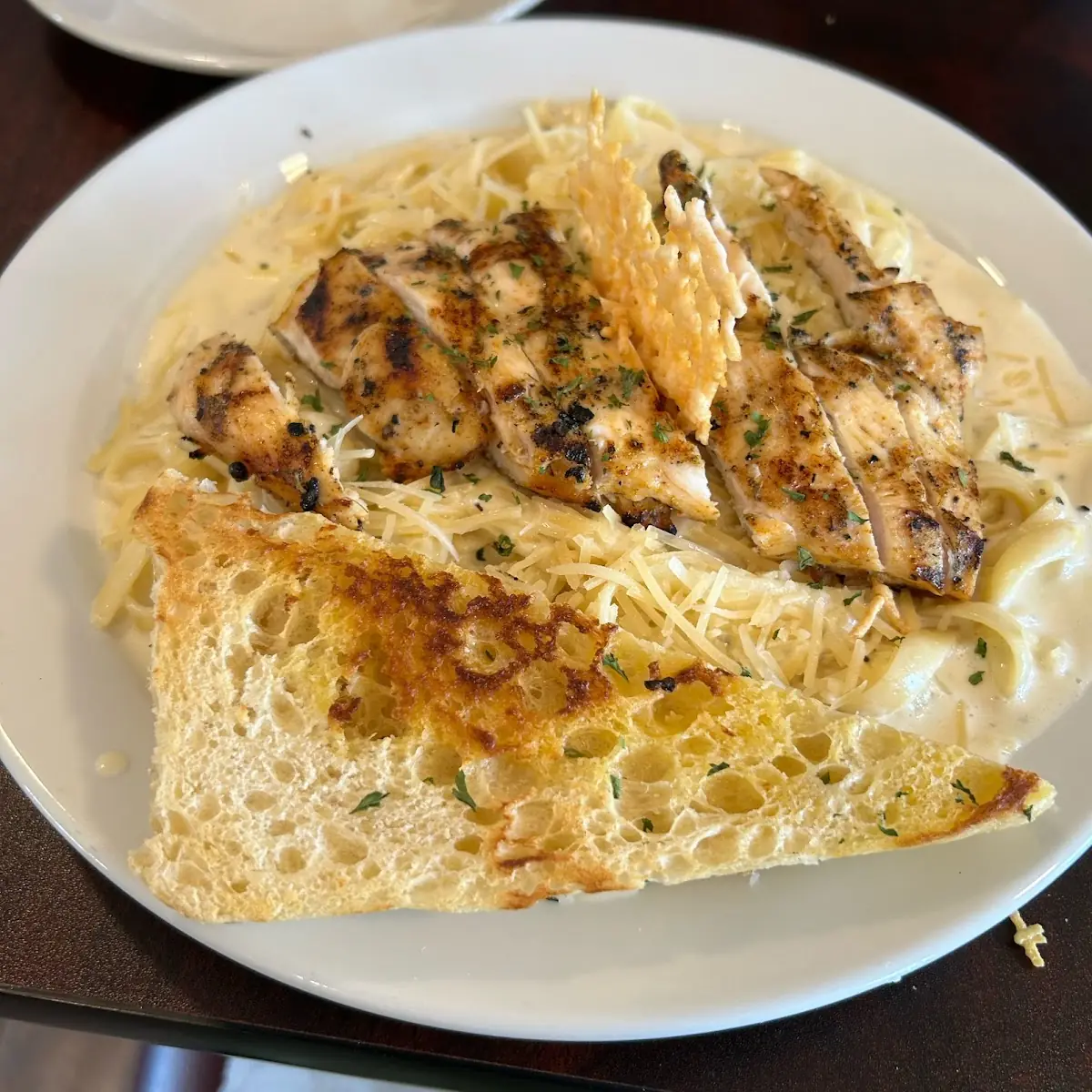 Chicken Alfredo w Garlic Toast