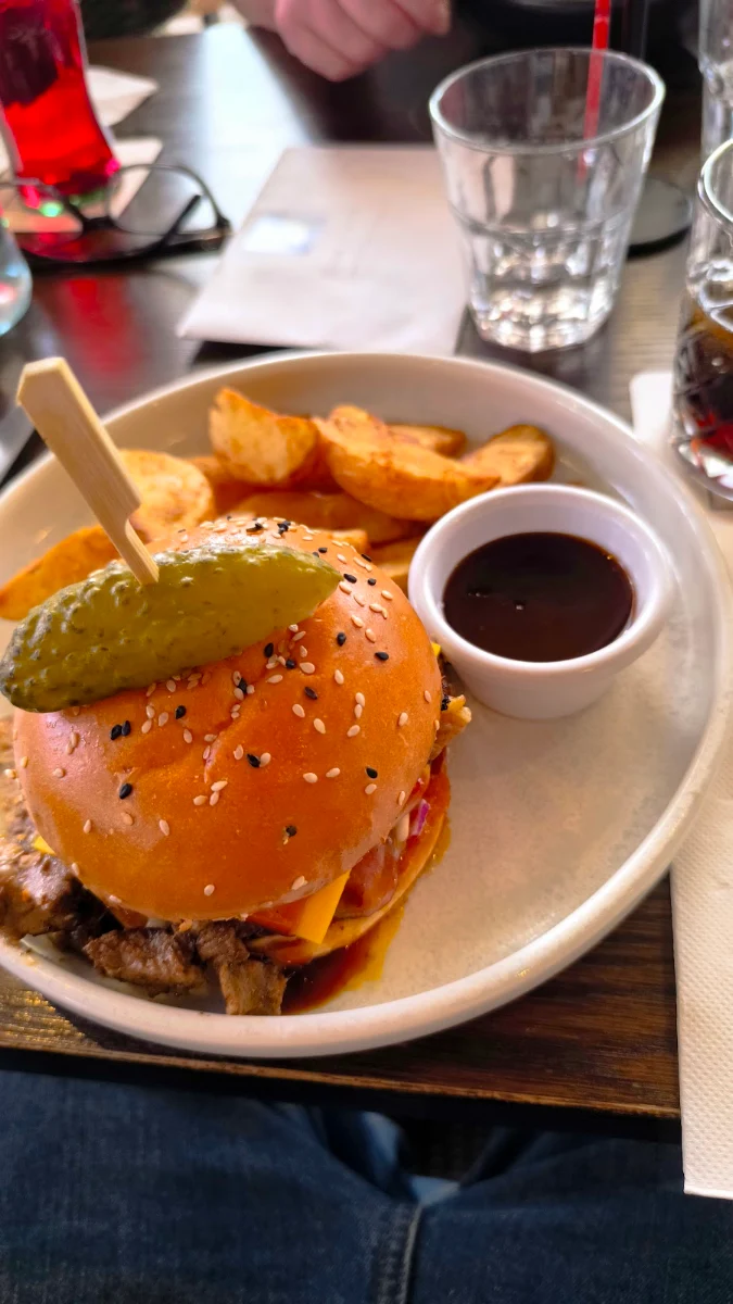 Beef Smash Burger, The Commo (Commun Na Feinne) Hotel