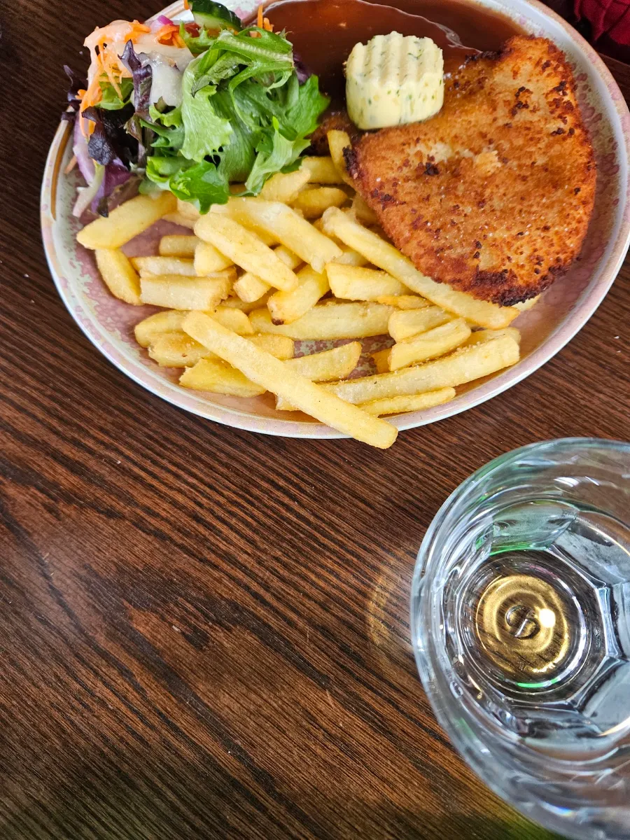 Wisalad & Chips, The Commo (Commun Na Feinne) Hotel