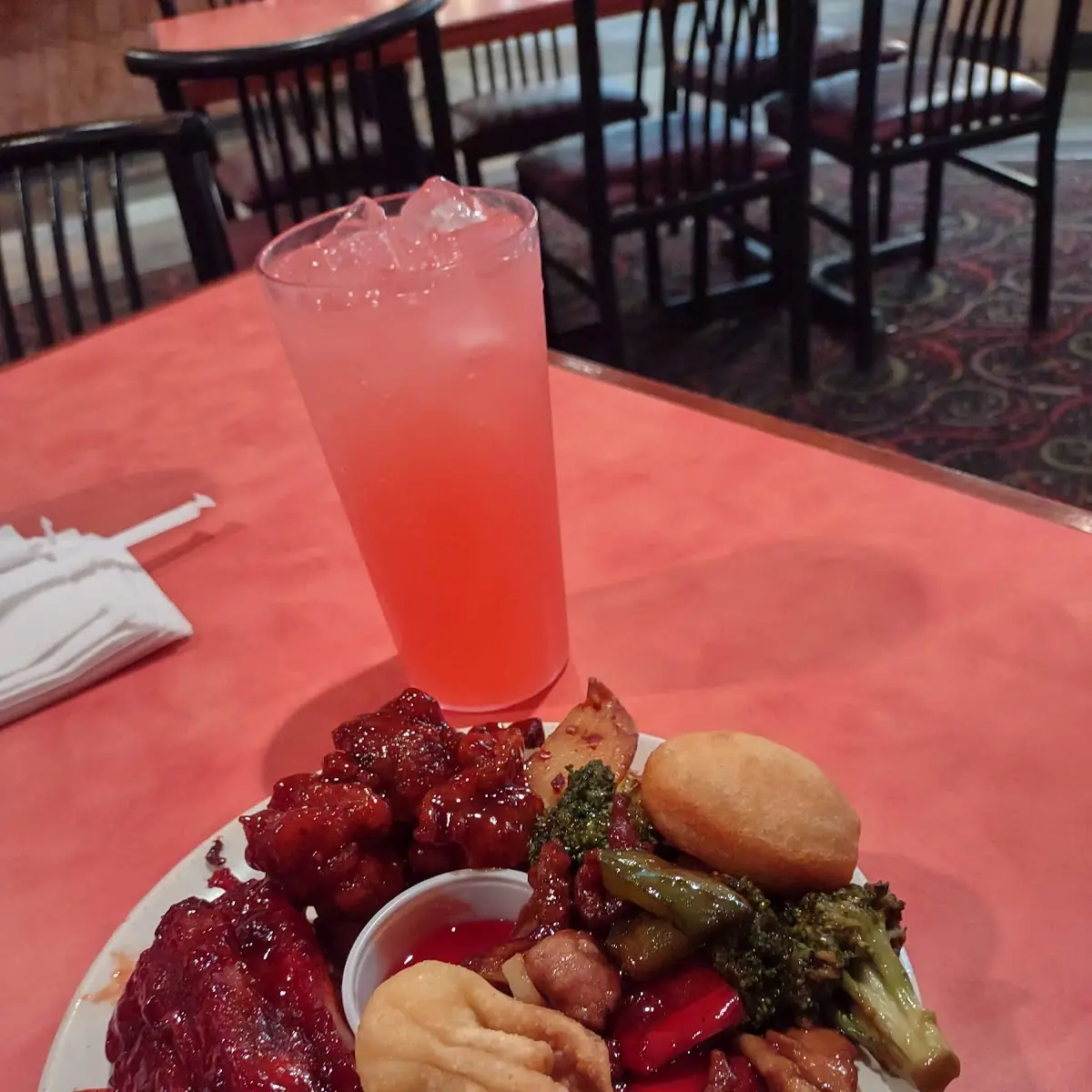 Buffet Plate w Ribs-Beef & Broccoli-Cheese Puffs