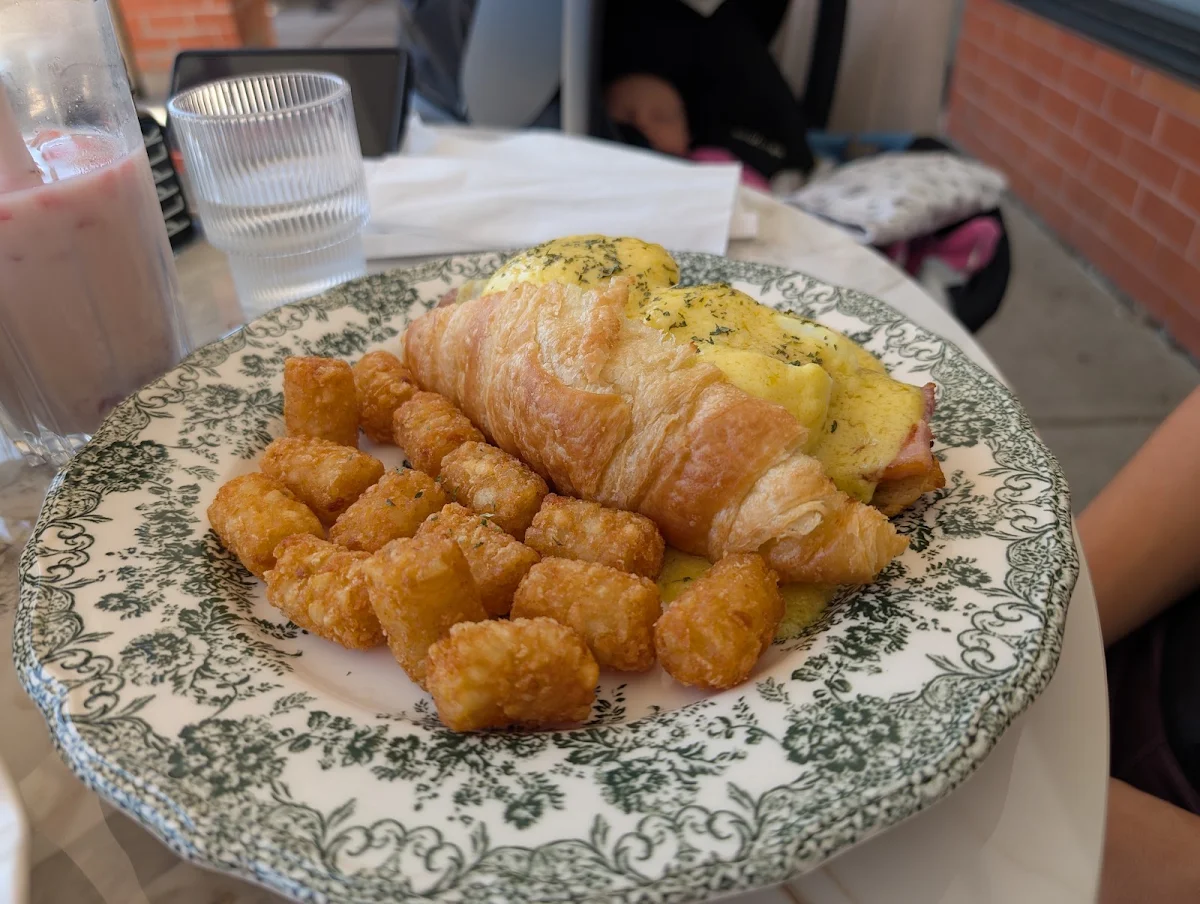 Croissant Benedict, Cafe Atelier