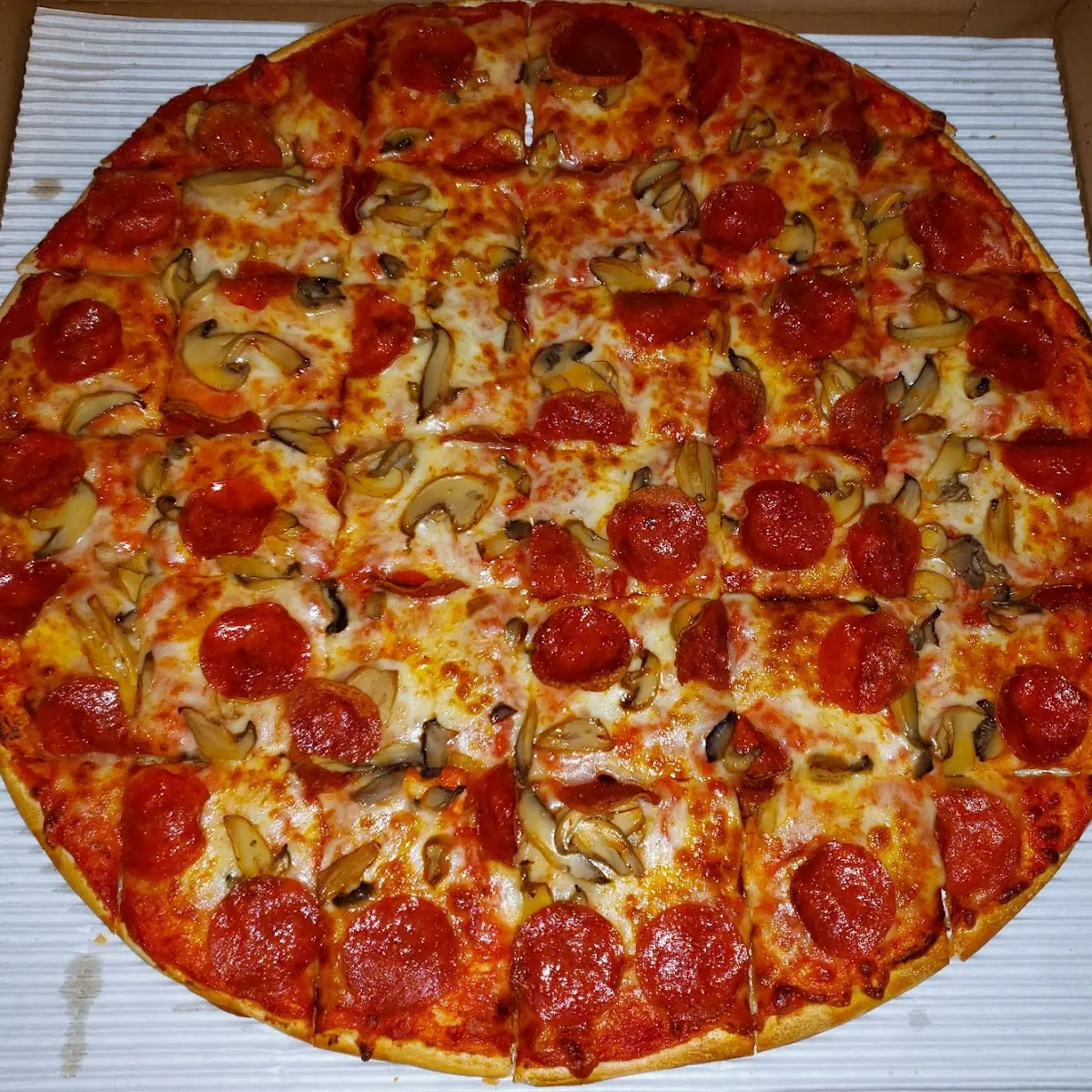 18 Inch Pepperoni and Mushroom Pizza