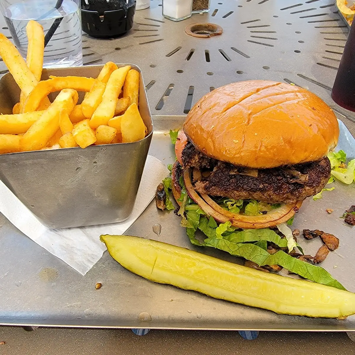 Mushroom Burger& Fries
