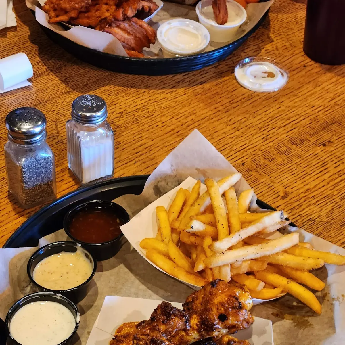 Chicken Wings with Fries