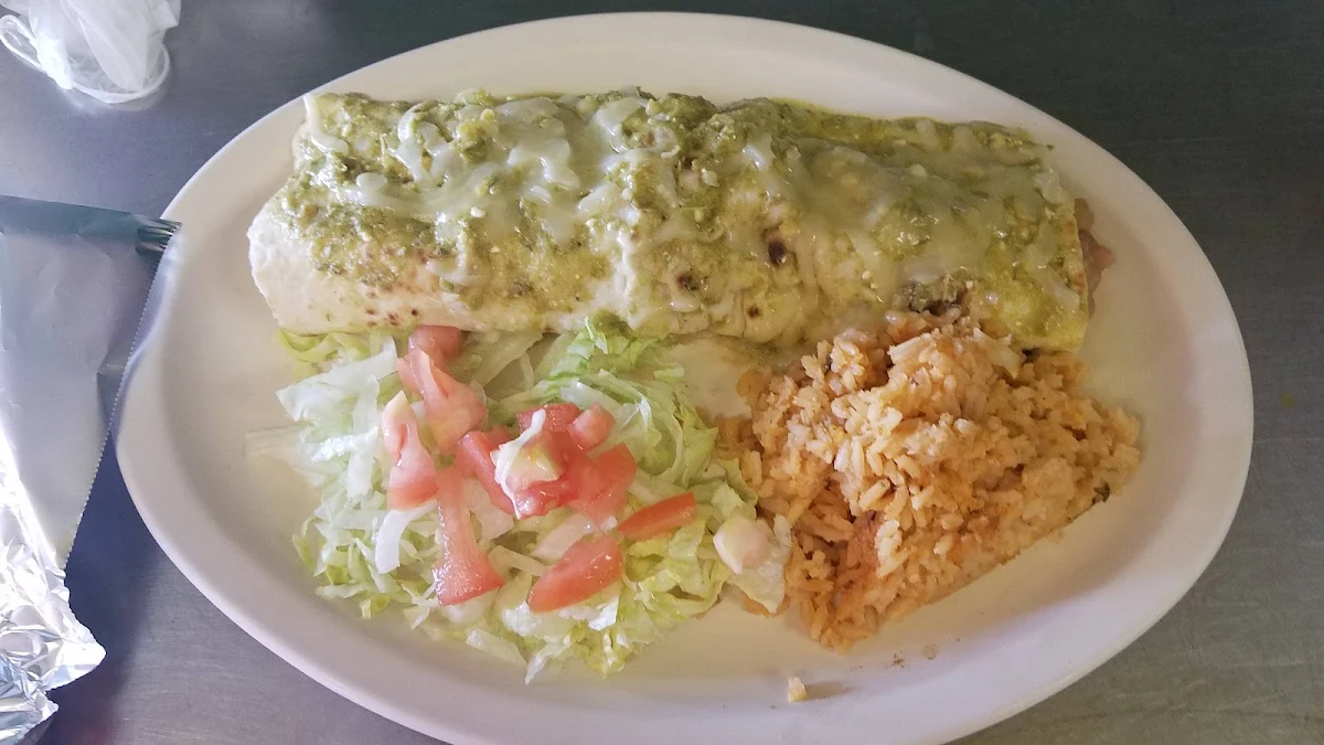 Burrito Bañado En Salsa Verde