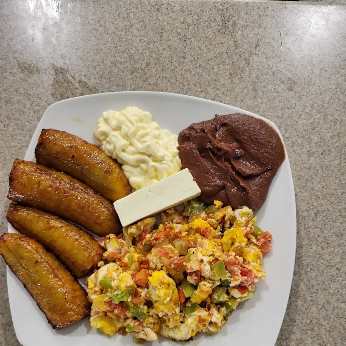 Desayuno Típico Con Verduras