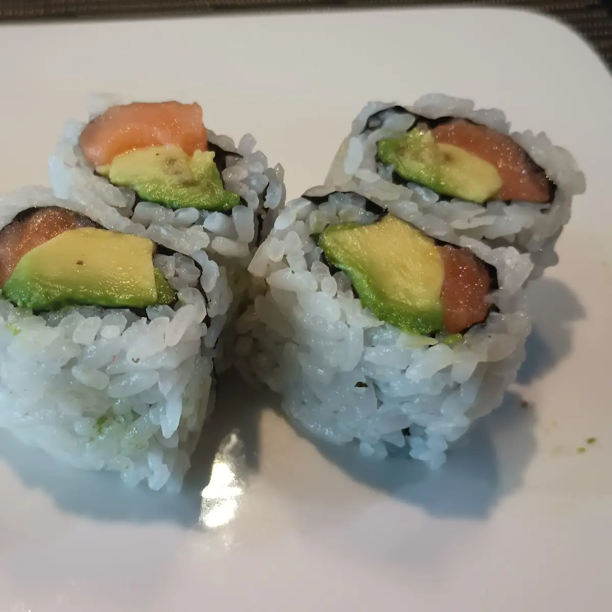 Salmon Roll w Avocado