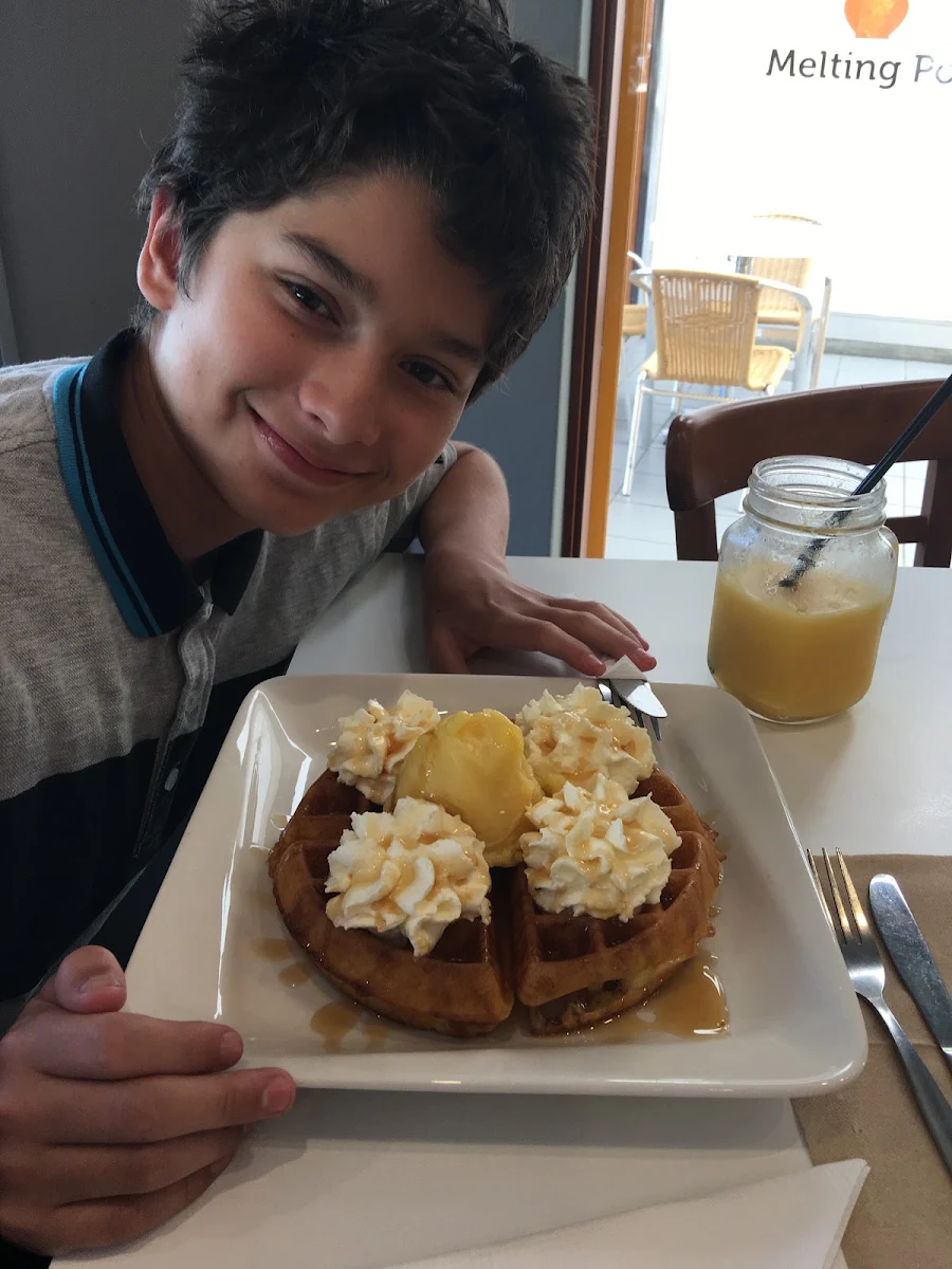 Freshly Made Waffles, Geláre Applecross
