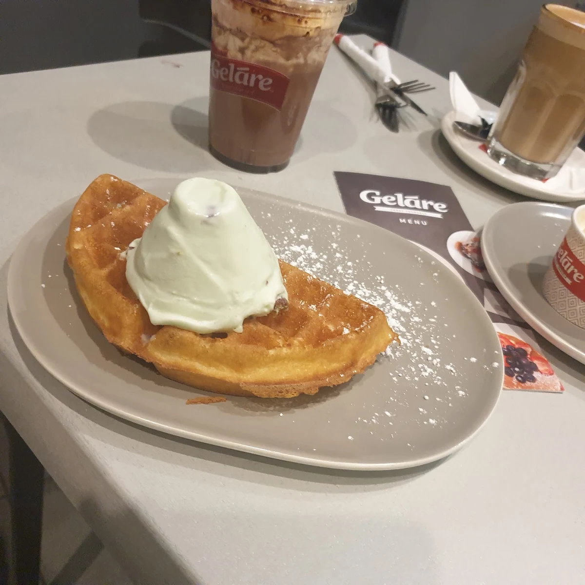 Large Waffle with Ice Cream and Cream, Geláre Applecross