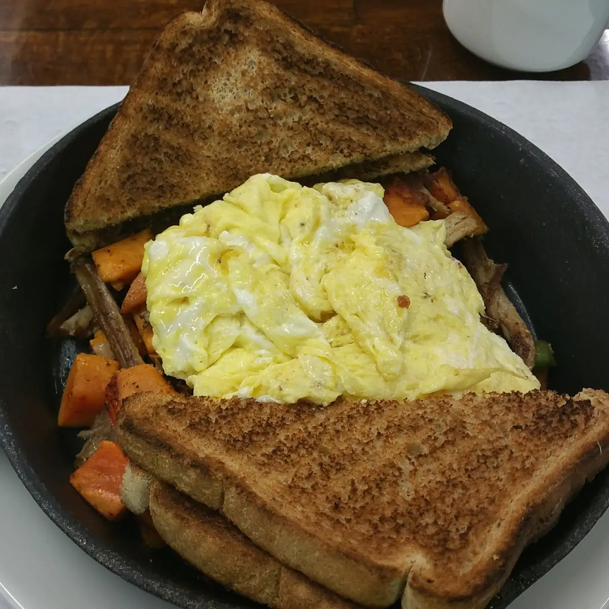 Hash w Scrambled Eggs