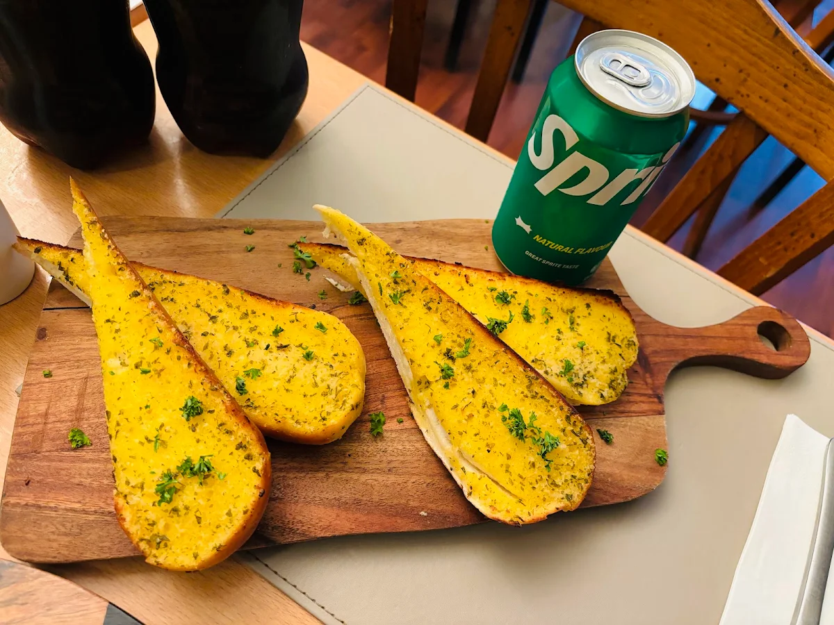 Highlights, Gavee's Kitchen & Pizzario