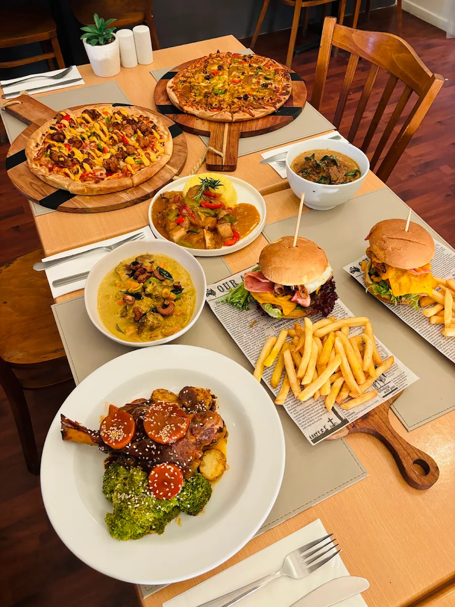 Highlights, Gavee's Kitchen & Pizzario