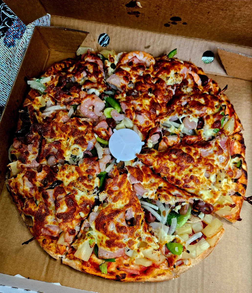 Supreme Pizza, Gavee's Kitchen & Pizzario