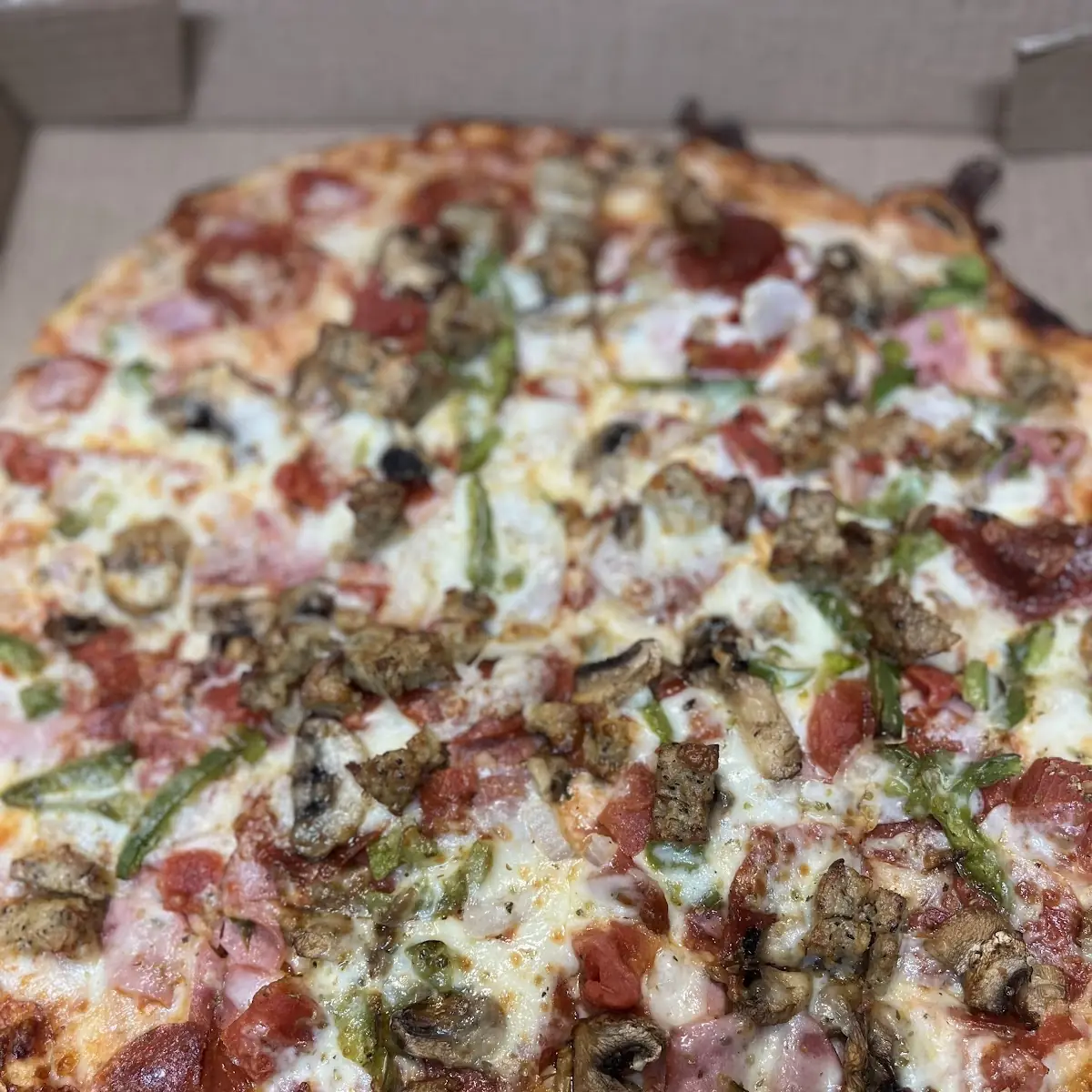 Thin Crust Deluxe Pizza & Ham