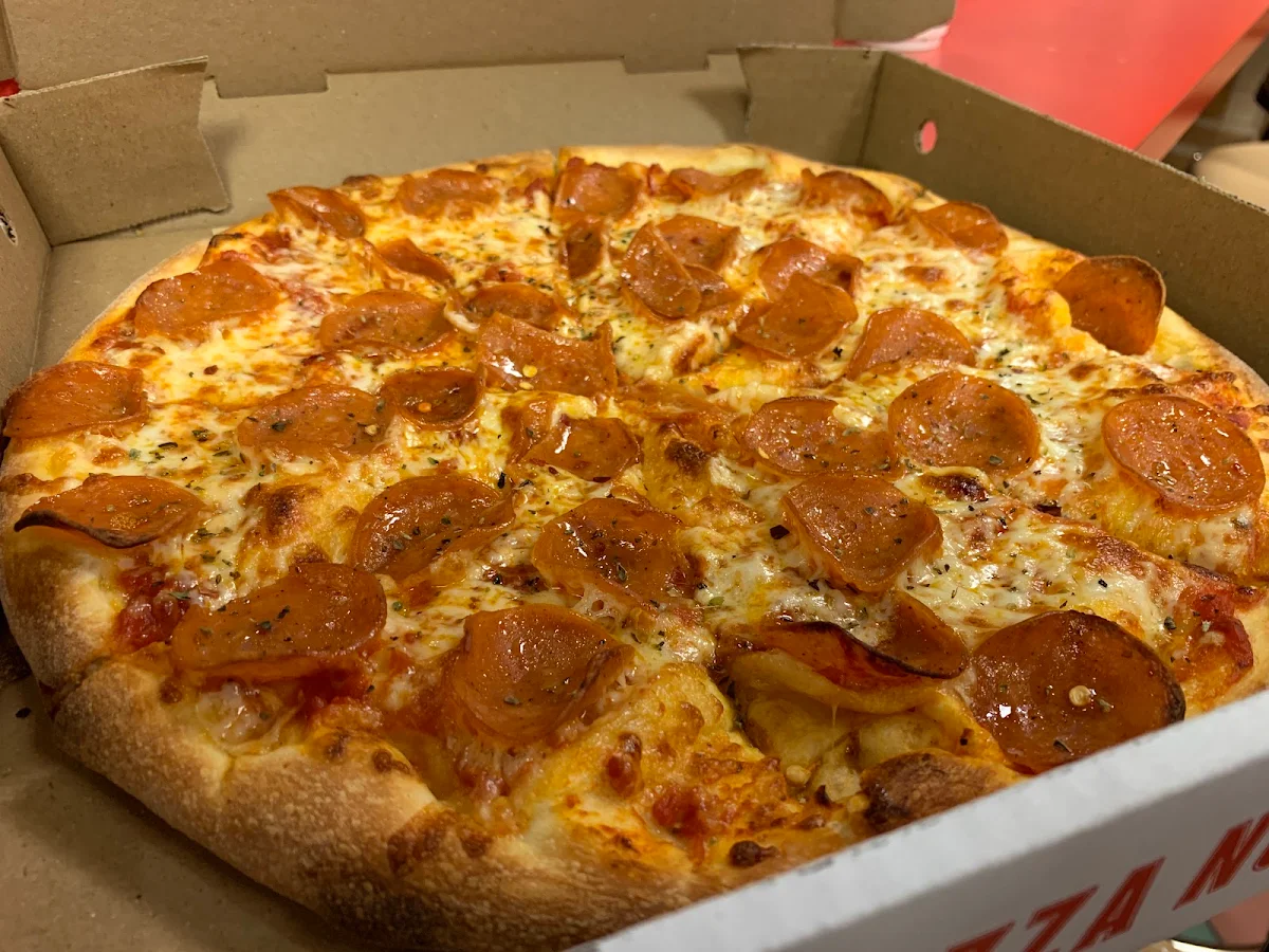 Thin Crust Pepperoni Pizza, Pizza Nova