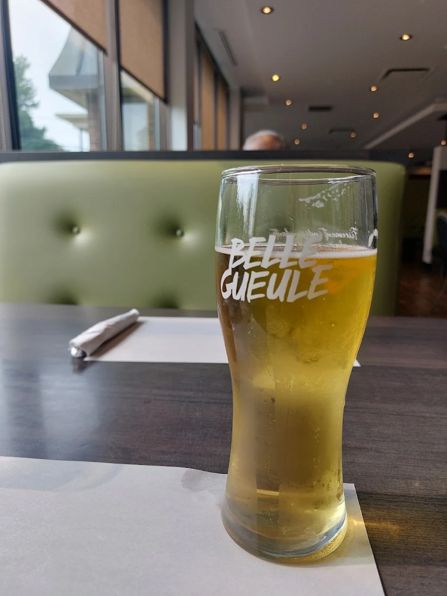 Biere Blonde, Restaurant à la rive