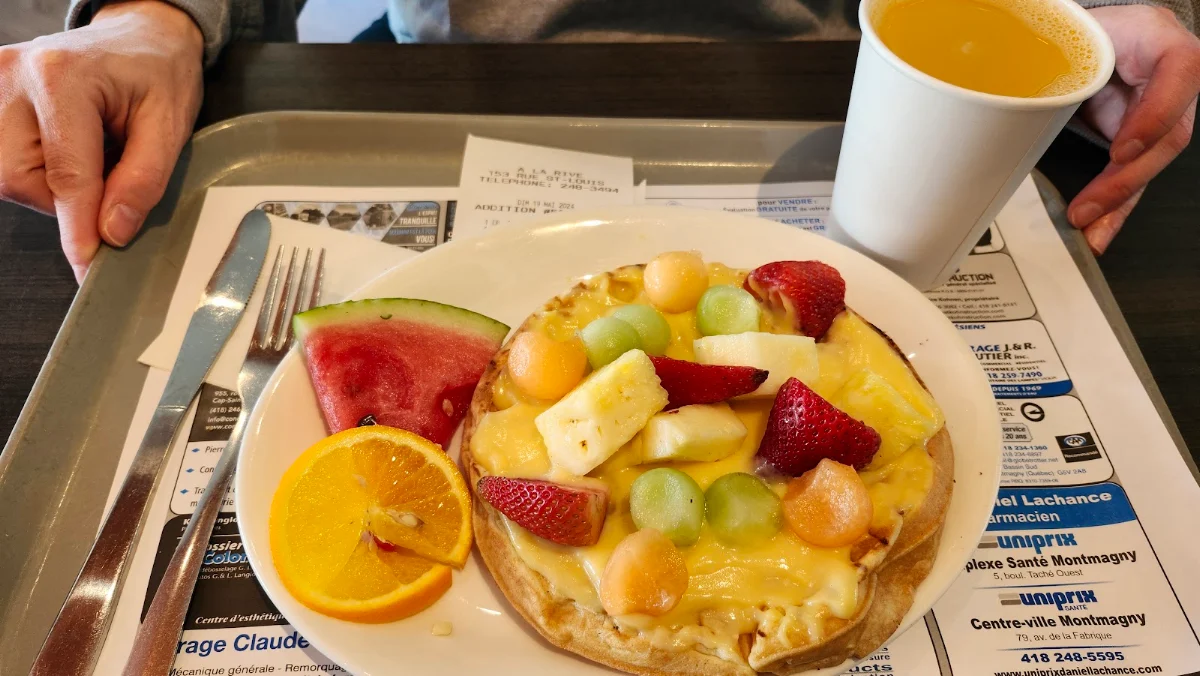 Pizz Déjeuner, Restaurant à la rive