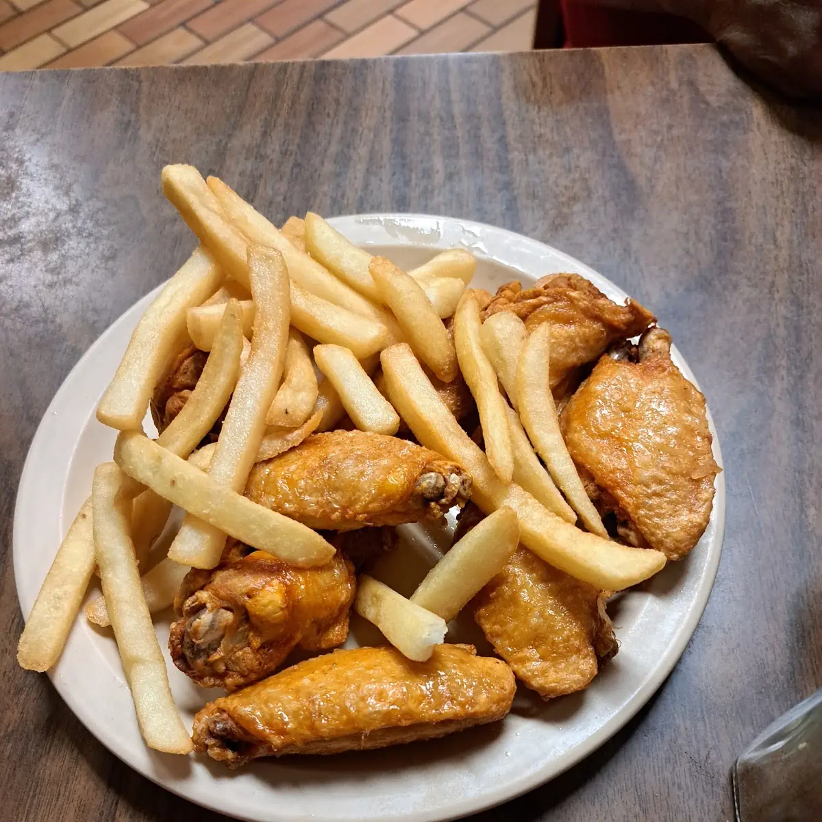 Chicken Wings w Fries