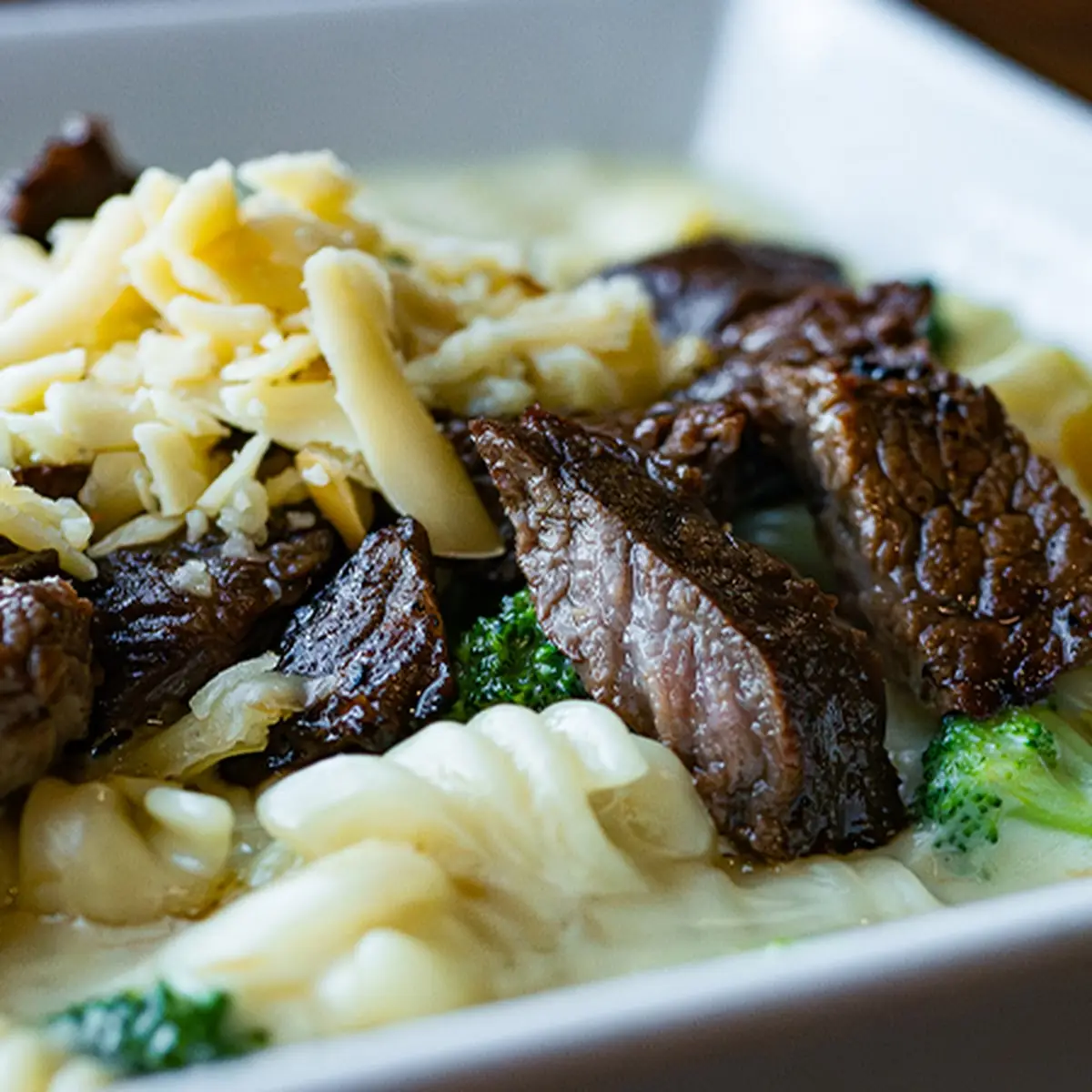 Gouda Steak Mac & Cheese